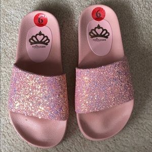 Brand new size 6 flip flops